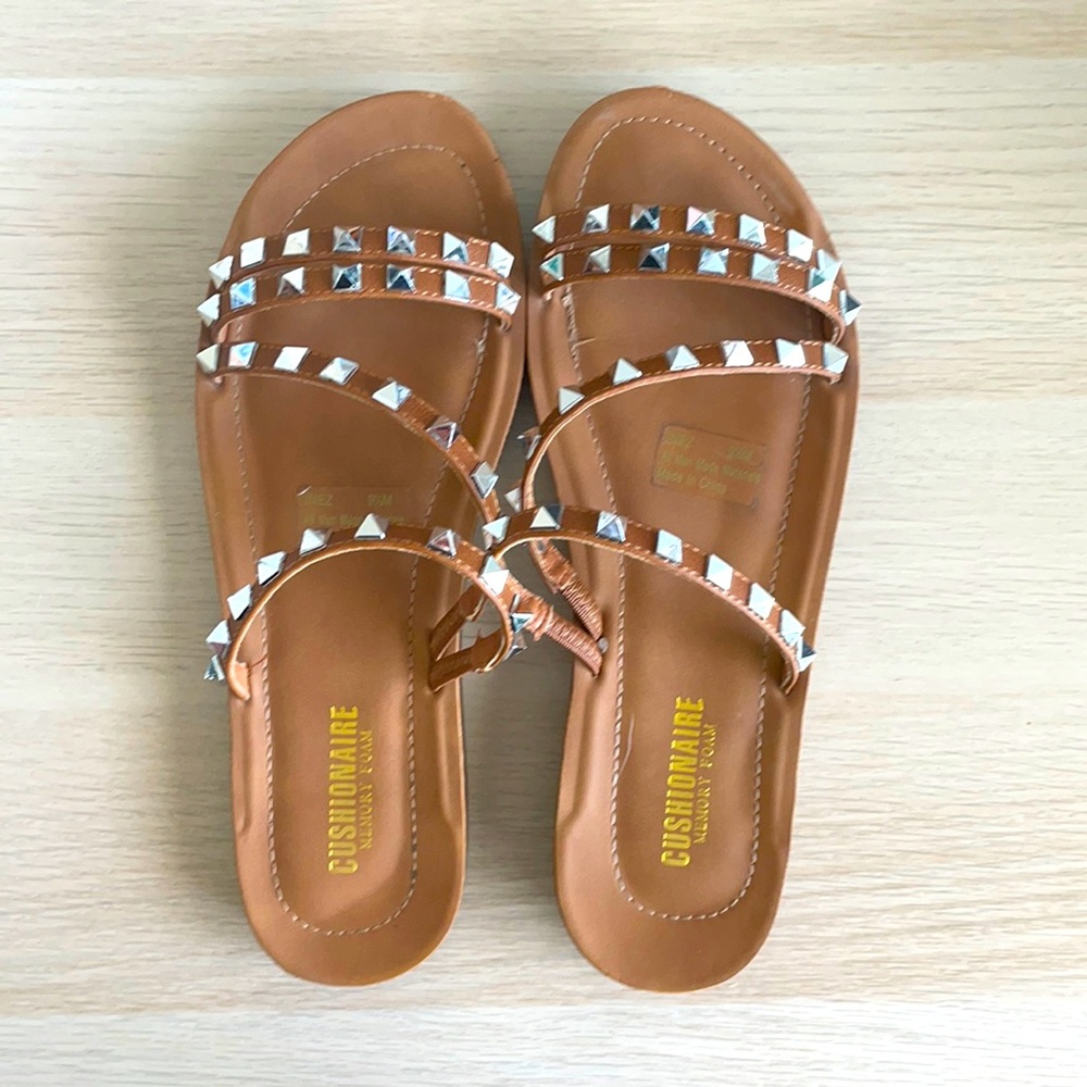 CUSHIONAIRE - Memory Foam Ingrid Sandals ☁️🩴
